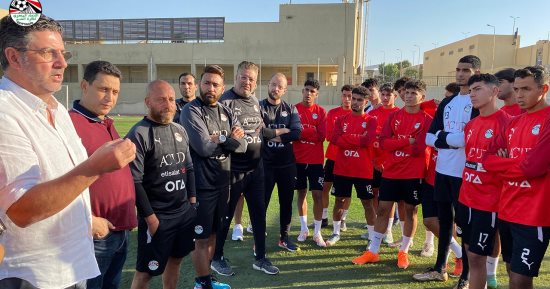 منتخب الشباب يخوض مرانه الثانى بحضور فيتوريا وأبو الوفا 