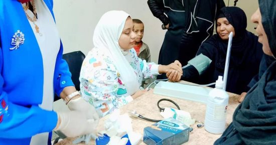 إطلاق حملة لدعم 1000 سيدة للكشف المبكر لسرطان الثدى فى الأقصر.. صور