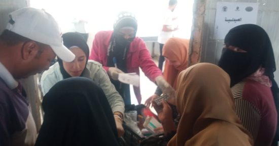 تقديم العلاج مجانا.. الكشف على 780 حالة من أهالى السويس بقافلة جامعة القناة 