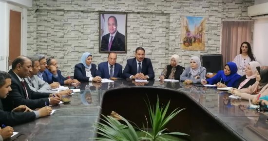 مدير تعليم الجيزة يبحث مع وكلاء الإدارات التجهيز لأعمال الامتحانات وتجهيز الخامات