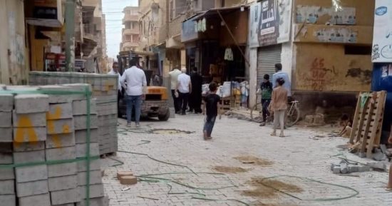 تركيب الإنترلوك لـ253 شارعًا فى أوسيم وكرداسة.. صور