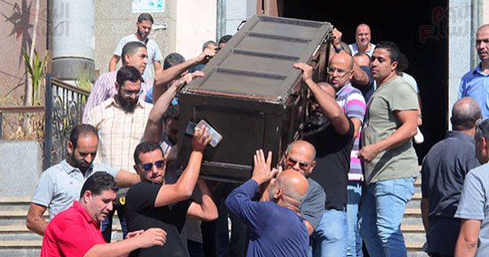 تشييع جثمان والدة الفنانة سلوى محمد على إلى مثواه الأخير من مسجد النور