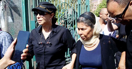 سيد رجب ومحمد العدل وأميرة فتحى فى جنازة والدة الفنانة سلوى محمد على