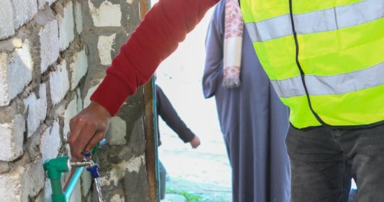 تركيب "4711" وصلة مياه مجانية للأسر الأولى بالرعاية بمحافظة سوهاج