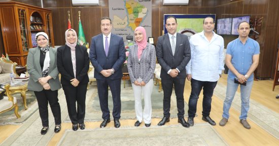 فريق عمل جائزة مصر للتميز الحكومى يلتقي محافظ المنوفية 