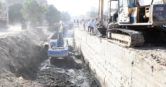 تفاصيل المرحلة الثانية من مشروع تغطية مصرف السيل بأسوان للحماية من السيول.. صور