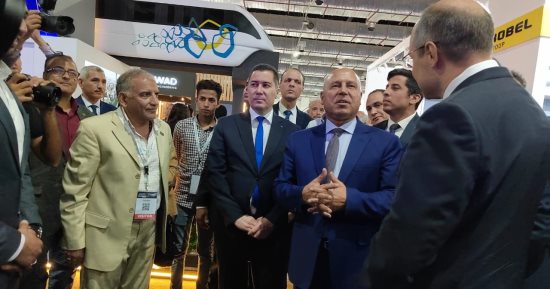 وزير النقل يوجه باختيار المنتج المصرى بمشروعات الوزارة