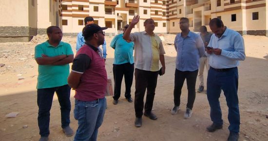 رئيس "جهاز قنا الجديدة" يتفقد وحدات "سكن كل المصريين"