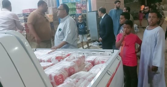 تحرير 128 محضرا ومخالفة تموينية فى حملات مكثفة على الأسواق بالأقصر.. صور