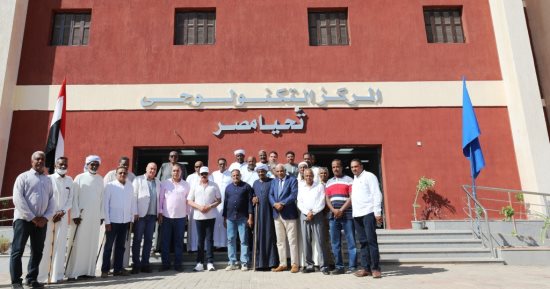 محافظ أسوان يتفقد مشروعات المبادرة الرئاسية حياة كريمة