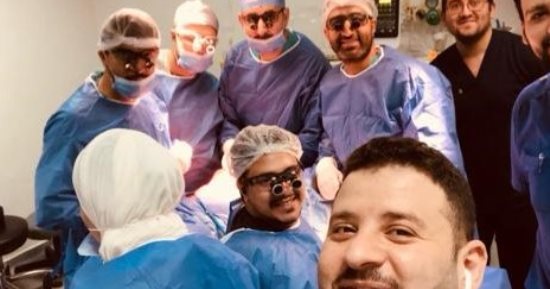 فريـق جراحة التجميل بمستشفيات جامعة المنوفية يعيد يد مبتورة إلى الحركة