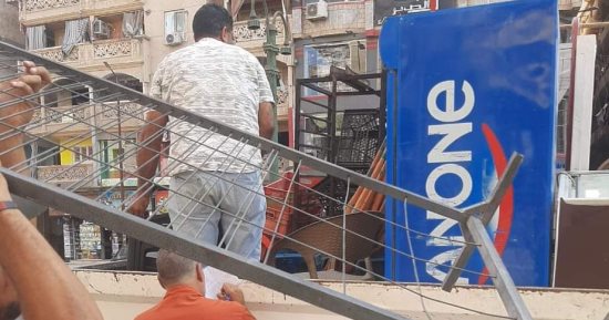 غلق 6 منشآت تجارية مخالفة وضبط 372 حالة إشغال بالمنتزه والعجمى فى الإسكندرية