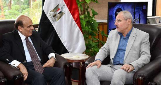 رئيس جامعة قناة السويس يستقبل مساعد وزير الخارجية المصرية الأسبق