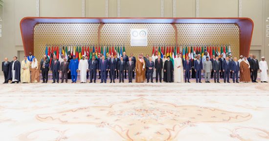 مشاركة مثمرة ولقاءات ومباحثات مهمة للرئيس بالقمة العربية الإسلامية بالرياض