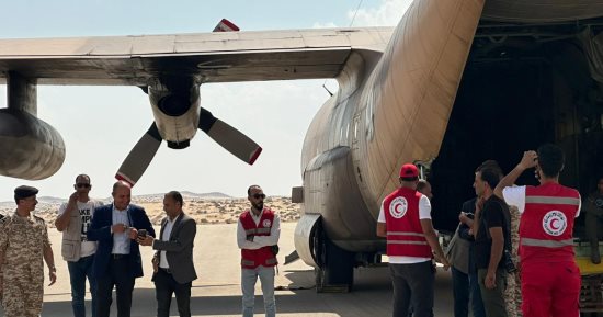 حركة استقبال المساعدات الدولية لغزة فى مطار العريش ونقلها للقطاع عبر معبر رفح.. 110 طائرات من 31 دولة ومنظمة نقلت 2700 طن مساعدات غذائية وطبية.. تضمنت سيارات إسعاف ومولدات كهرباء وخزانات مياه