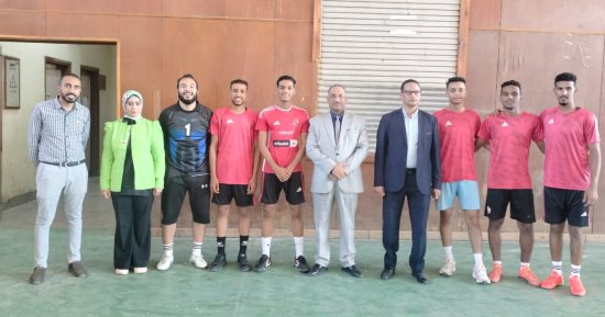 رئيس جامعة طيبة التكنولوجية يهنئ الطلاب الفائزين بالمهرجان الرياضى