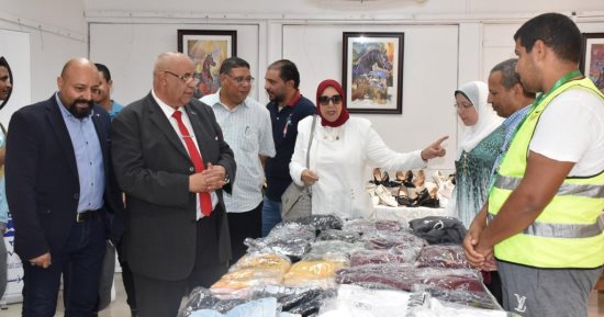 جامعة الأقصر تفتتح معرض ملابس مجانا للطلاب بكلية الفنون الجميلة.. صور