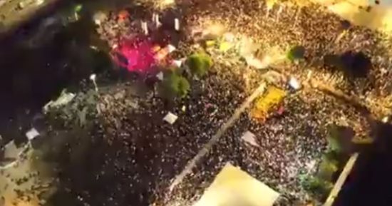 مظاهرات حاشدة فى تل أبيب ضد نتنياهو تدعو لإطلاق سراح المحتجزين بغزة.. فيديو