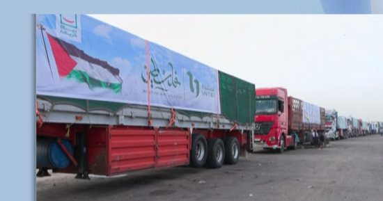 قافلة الشركة المتحدة للخدمات الإعلامية تتجه لمعبر رفح تمهيدا لإرسالها لغزة.. فيديو