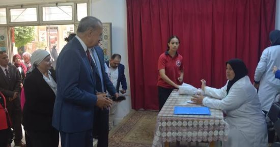محافظ القليوبية يتفقد مبادرة الكشف عن أمراض السمنة والتقزم بمدارس بنها
