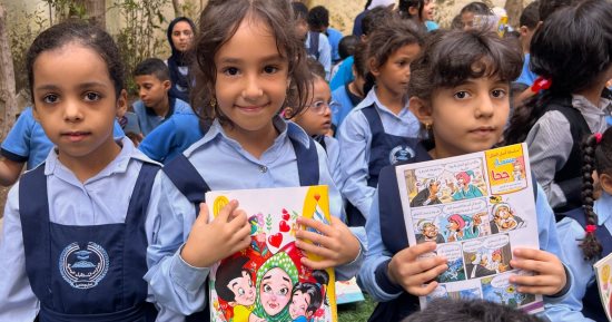 المنظمة العالمية لخريجي الأزهر  تشارك الأطفال في عروض مسرحية طائر الشمعدان