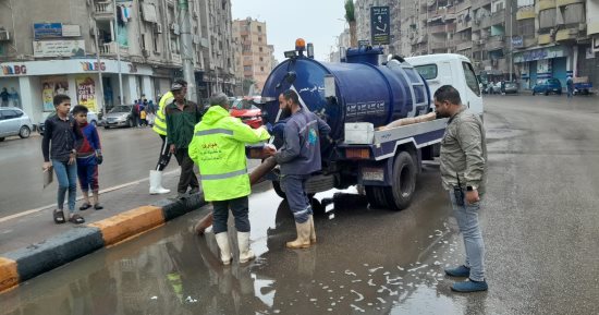 محافظ الجيزة: تمركز معدات وفرق الشفط للتعامل الفورى مع الأمطار