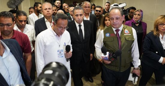 جولة وفد الشركة المتحدة لزيارة المصابين الفلسطينيين بمستشفى العريش