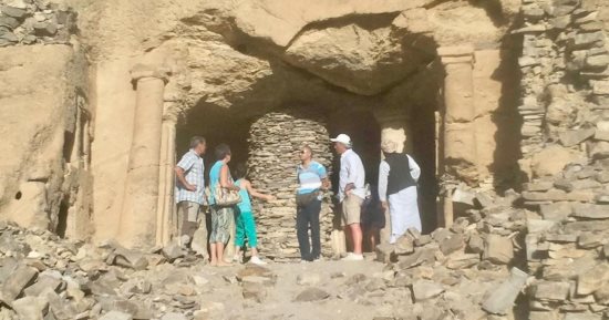 "وادى سكيت بمرسى علم" أحد أهم محطات القوافل التجارية الفرعونية قديما.. استخرج منه القدماء الزمرد النفيس وشيدوا به معبدا للإله حورس.. ويعتبر من أجمل المزارات السياحية فى رحلات السفارى الجبلى بوادى الجمال.. صور