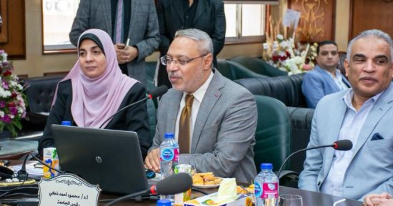 رئيس جامعة طنطا يترأس اجتماع مجلس كلية الصيدلة.. اعرف التفاصيل