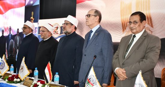 وزير الأوقاف ورئيس هيئة النيابة الإدارية يكرِّمان حفظة القرآن الكريم