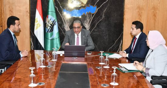 وزيرة البيئة ومحافظ الفيوم يتابعان مشروعات إعادة التوازن البيئى لبحيرة قارون