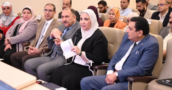 وزيرة التضامن تتابع خطة ميكنة الخدمات وتلقى الشكاوى بالوزارة