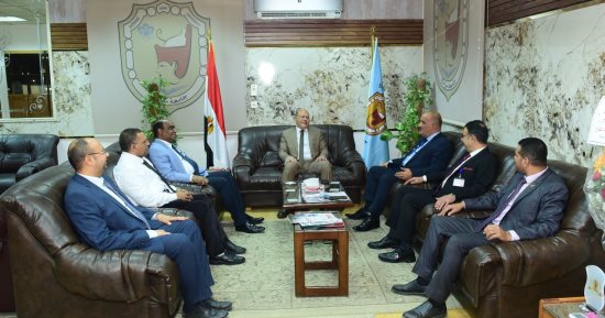 بروتوكول تعاون بين مستشفى سوهاج الجامعى الجديد ومطار سوهاج الدولى