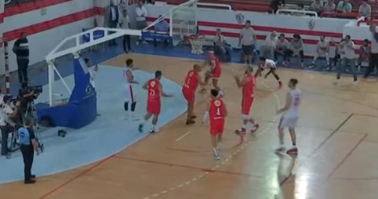 الأهلى 43 - 37 الزمالك فى الفترة الثانية من ربع نهائى دورى السلة المرتبط