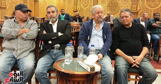 أحمد عبد العزيز وإيهاب فهمى فى عزاء الراحل عثمان محمد على (صور)