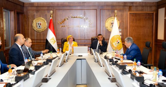البيئة والتنمية المحلية تستعرضان مستجدات مشروع إدارة تلوث الهواء وتغير المناخ