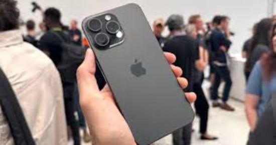 إيه الفرق؟.. تعرف على أبرز الاختلافات بين هاتف iPhone 15 Pro وGoogle Pixel 9