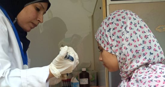 الكشف على 783 حالة بقافلة طبية مجانية بالتل الكبير ضمن "حياة كريمة"