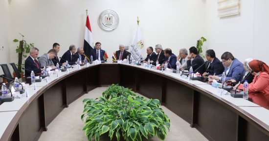 وزير التعليم العالى يناقش تنفيذ مشروعات مشتركة بالتكنولوجيا مع بيلاروسيا