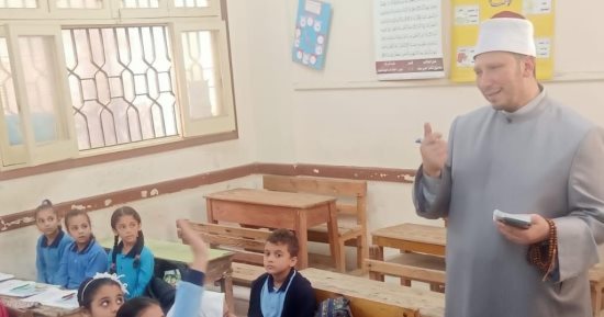 رئيس منطقة الإسكندرية الأزهرية يتفقد المعاهد التعليمية