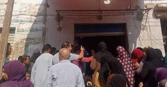 منافذ بيع السلع المخفضة بالمنيا توفر 8 أطنان سكر بسعر 27 جنيه بقرى مطاى