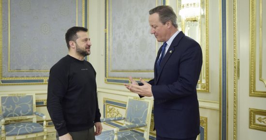 ديفيد كاميرون يزور أوكرانيا فى أول مهمة له كوزير خارجية بريطانيا