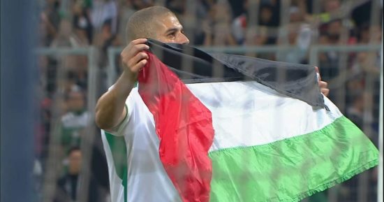 علم فلسطين يزين احتفال سليمانى بصدارة هدافى تصفيات كأس العالم عبر التاريخ