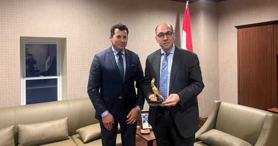 وزير الشباب والرياضة يلتقى نائب رئيس جامعة أوتاوا الكندية