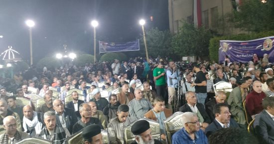 توافد المواطنين على مؤتمر "حماة الوطن" لدعم الرئيس السيسى بأسيوط.. صور