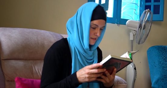 فتاة إسبانية تركت مدريد حبا في الفيوم: قلبي اتفتح للقرآن وسورة النساء خطفت قلبي