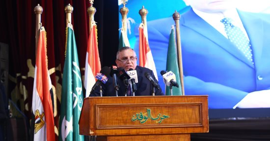 المرشح الرئاسى عبد السند يمامة يعرض برنامجه الانتخابى على أهالى بورسعيد فى لقاء جماهيرى.. رئيس حزب الوفد يتعهد بإصلاحات اقتصادية وتعليمية وتشريعية.. ويطالب المصريين بالمشاركة الإيجابية بالانتخابات الرئاسية