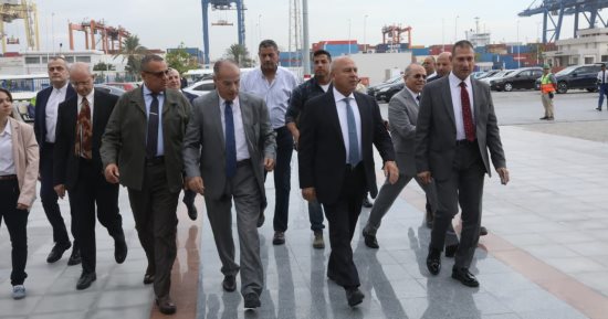 وزير النقل يتفقد محطة تحيا مصر بميناء الإسكندرية