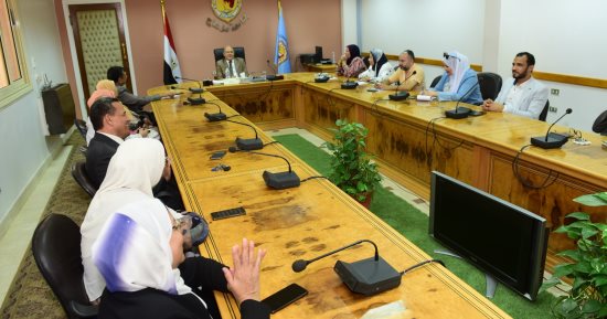 رئيس جامعة سوهاج يترأس الاجتماع التحضيرى الأول للمؤتمر العلمى لشباب الباحثين