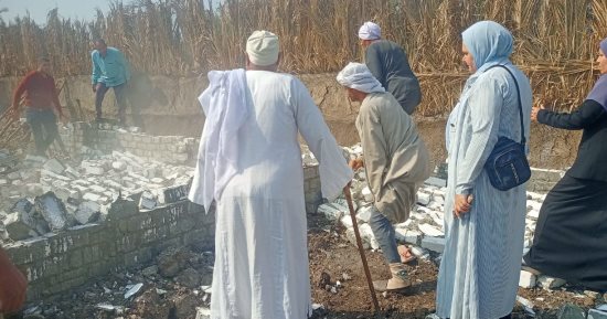 إزالة 6 حالات تعد بالبناء المخالف على الأراضى الزراعية فى أبشواى بالفيوم